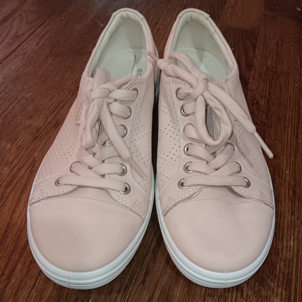 Ecco Danish design pink shoes